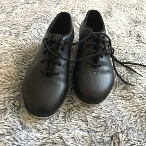 Leo kids tap shoes